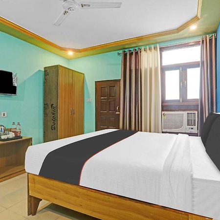 Hotel Collection O Premier Near Hazratganj à Lucknow Extérieur photo