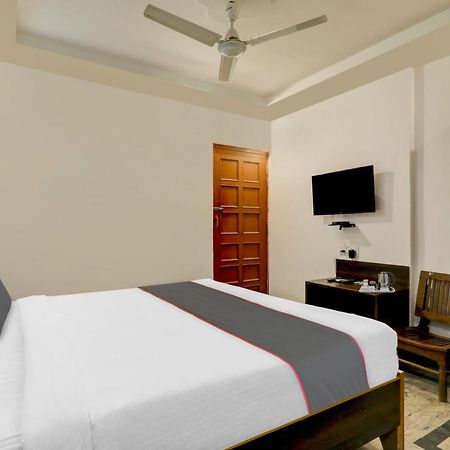 Hotel Collection O Premier Near Hazratganj à Lucknow Extérieur photo
