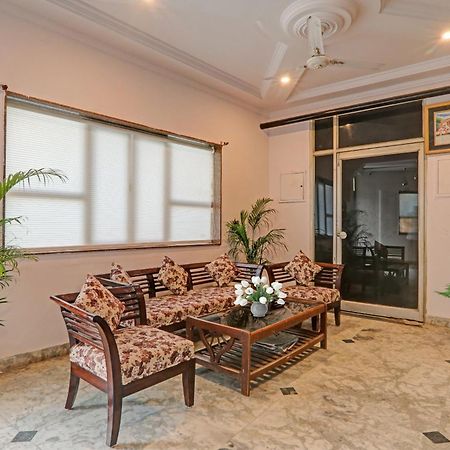 Hotel Collection O Premier Near Hazratganj à Lucknow Extérieur photo
