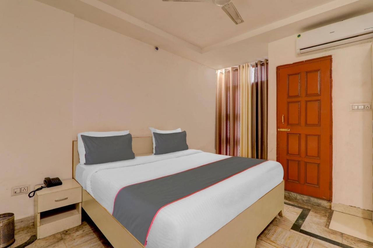 Hotel Collection O Premier Near Hazratganj à Lucknow Extérieur photo