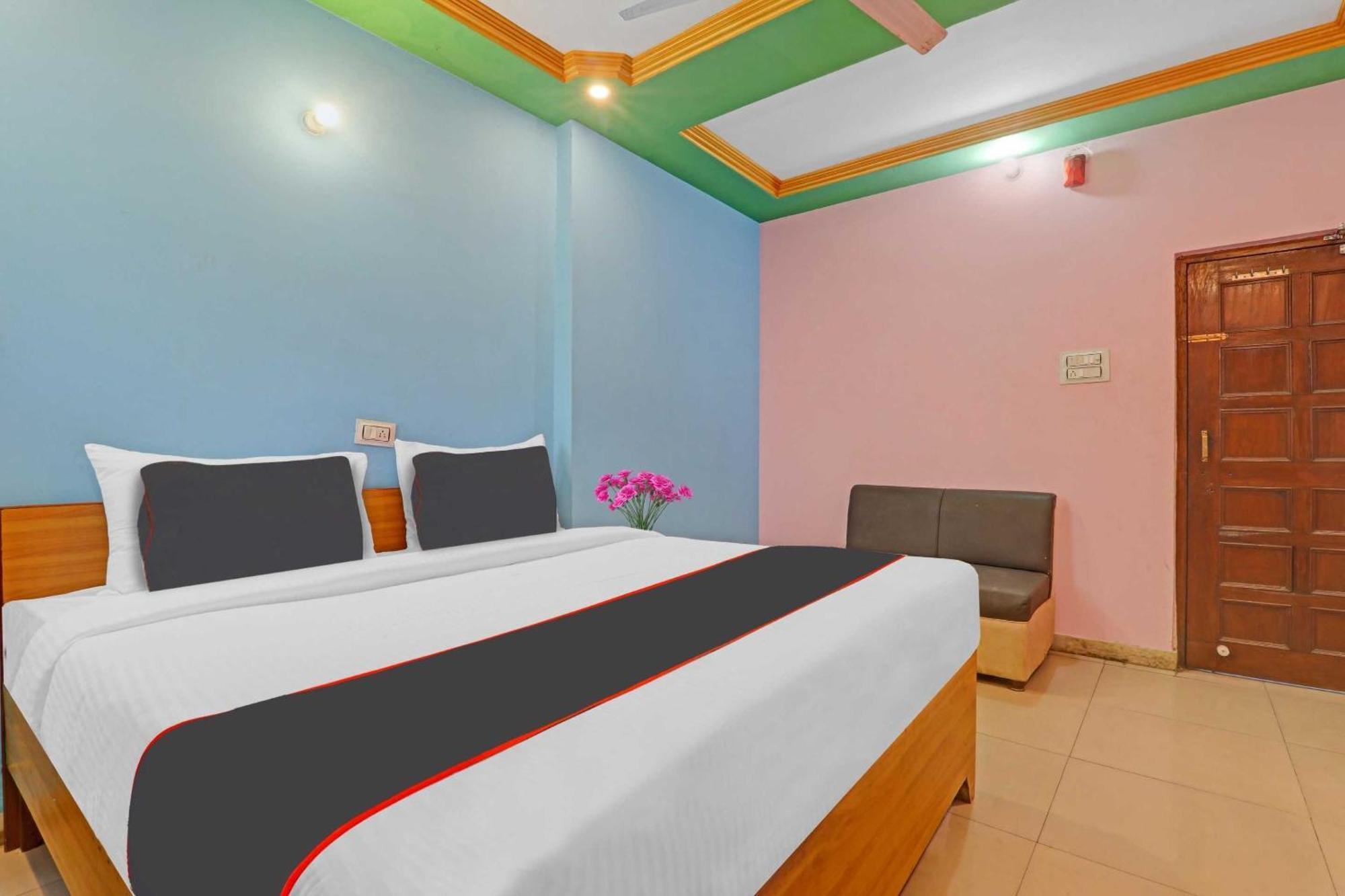 Hotel Collection O Premier Near Hazratganj à Lucknow Extérieur photo