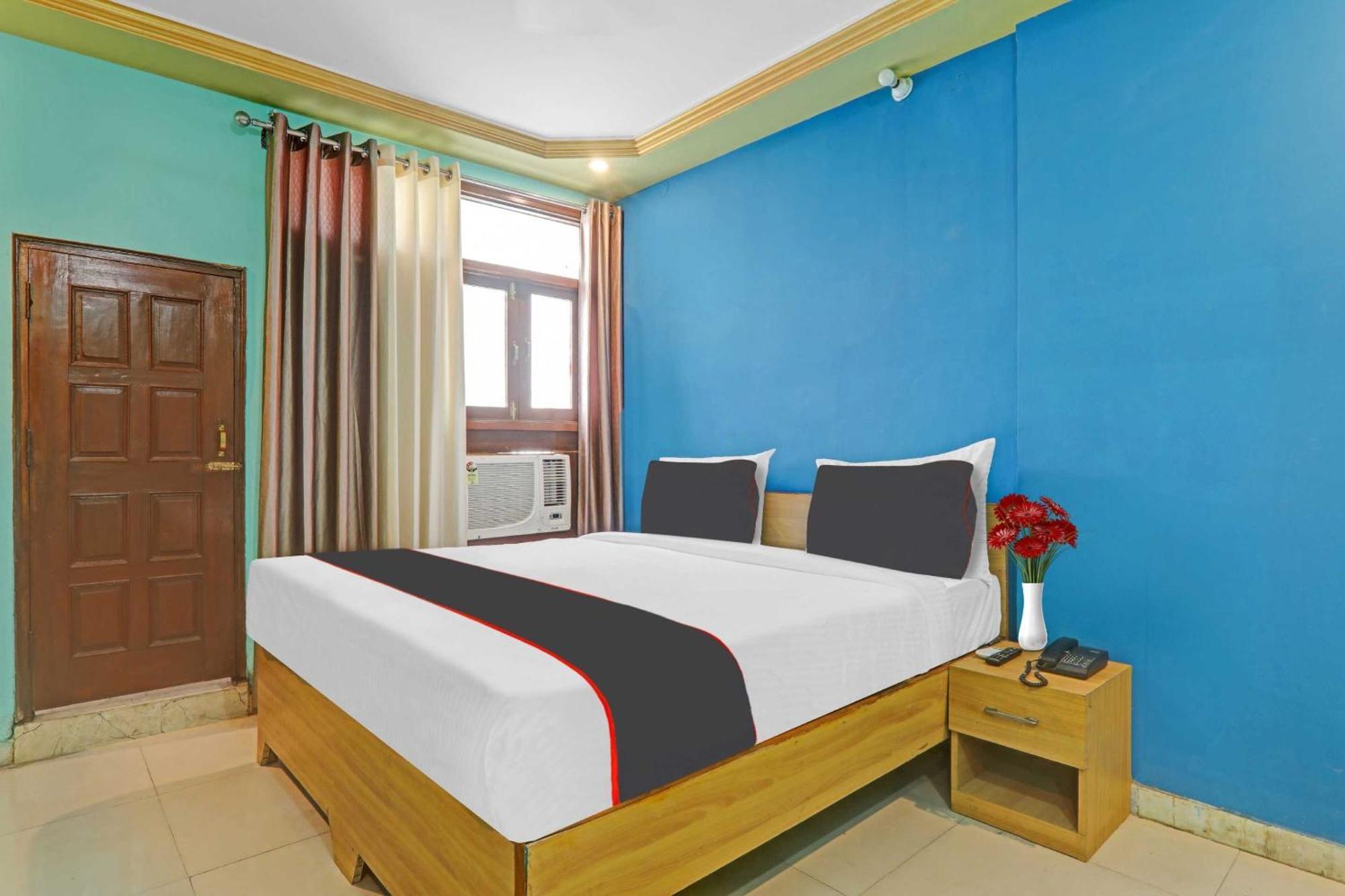 Hotel Collection O Premier Near Hazratganj à Lucknow Extérieur photo