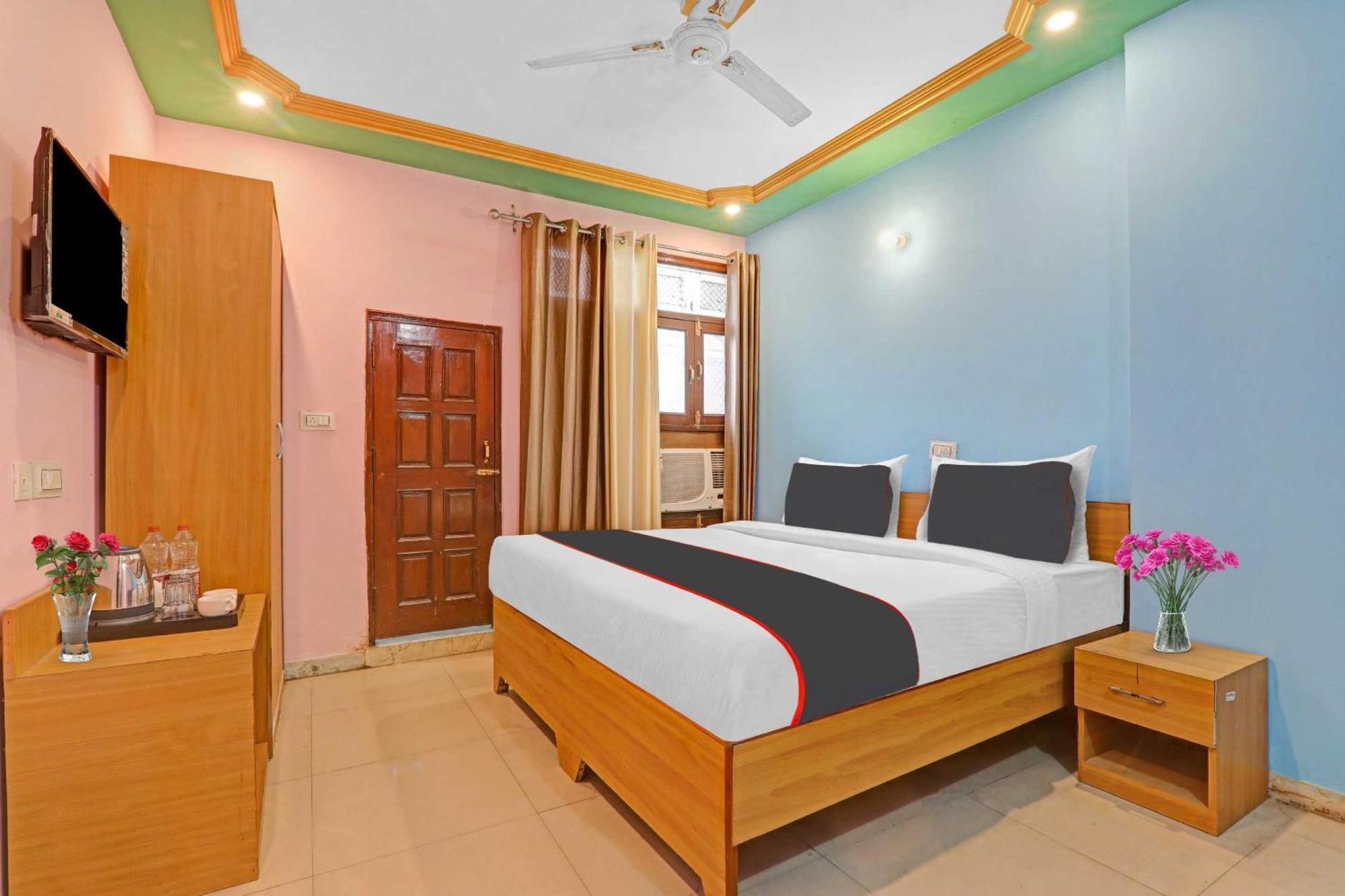 Hotel Collection O Premier Near Hazratganj à Lucknow Extérieur photo