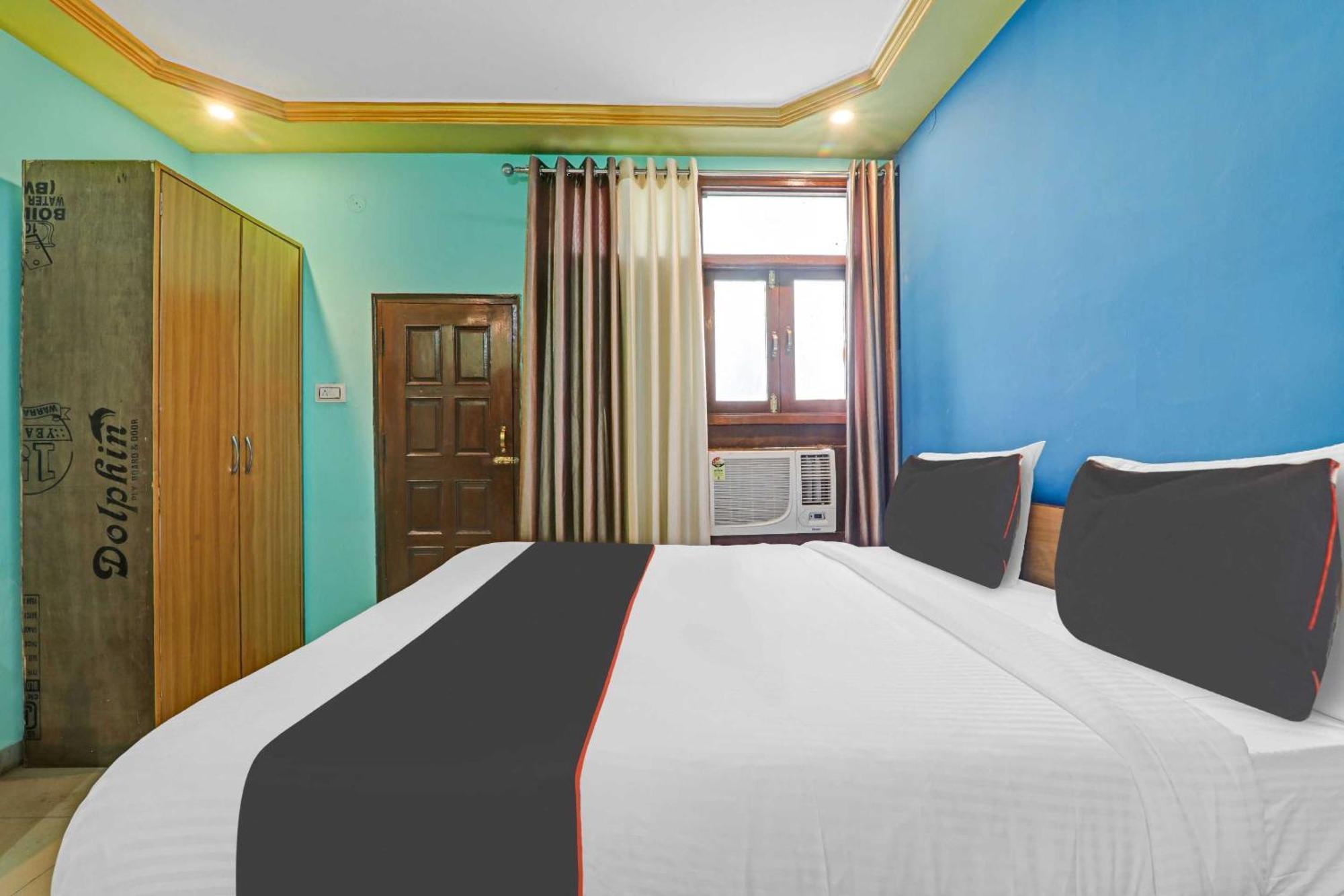 Hotel Collection O Premier Near Hazratganj à Lucknow Extérieur photo