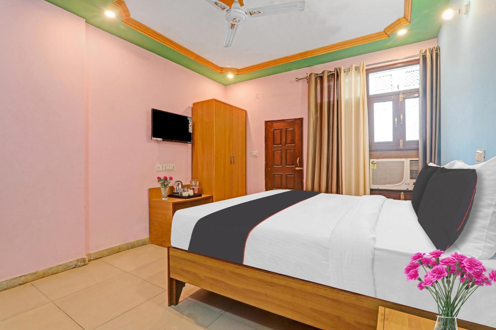 Hotel Collection O Premier Near Hazratganj à Lucknow Extérieur photo