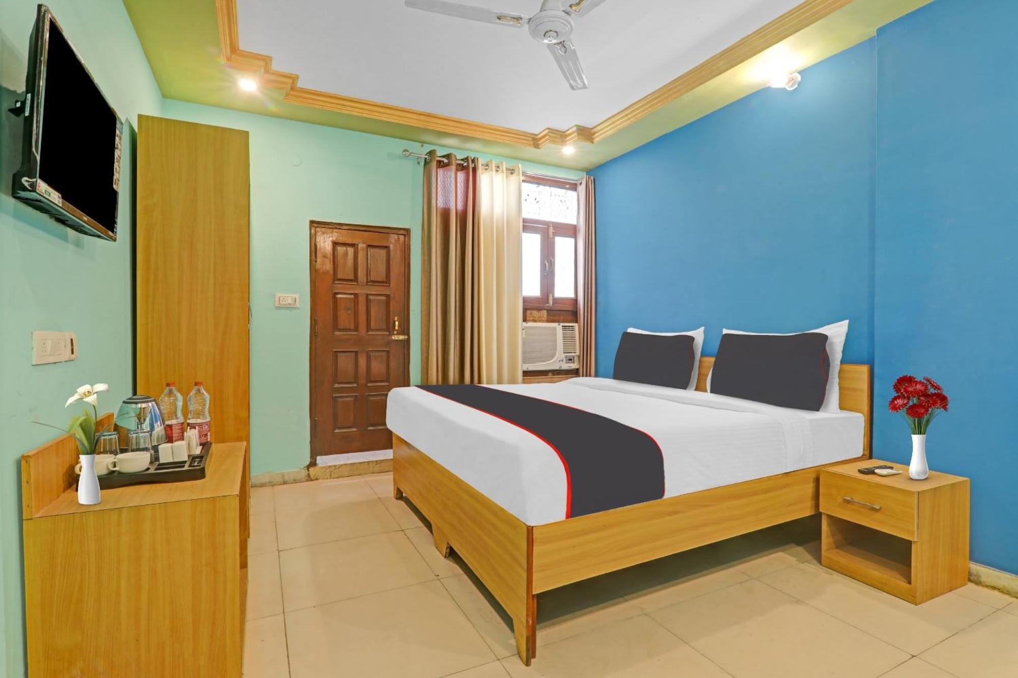 Hotel Collection O Premier Near Hazratganj à Lucknow Extérieur photo
