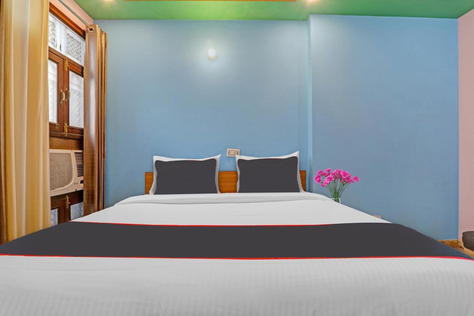 Hotel Collection O Premier Near Hazratganj à Lucknow Extérieur photo