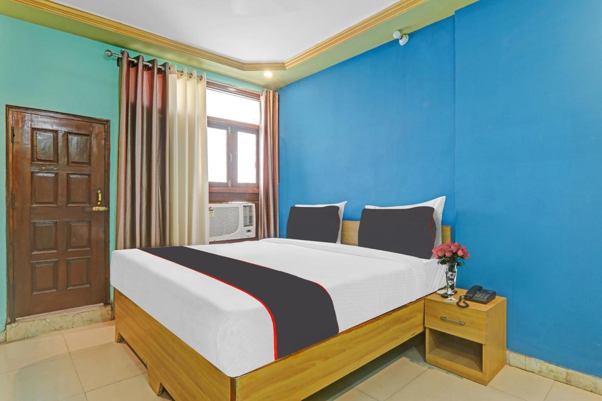 Hotel Collection O Premier Near Hazratganj à Lucknow Extérieur photo