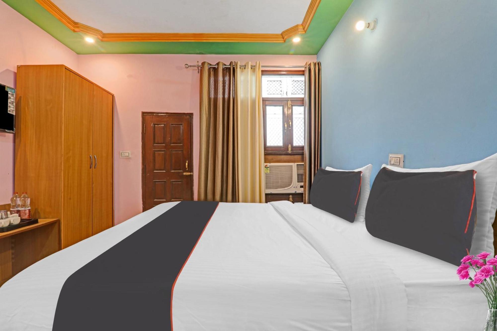 Hotel Collection O Premier Near Hazratganj à Lucknow Extérieur photo