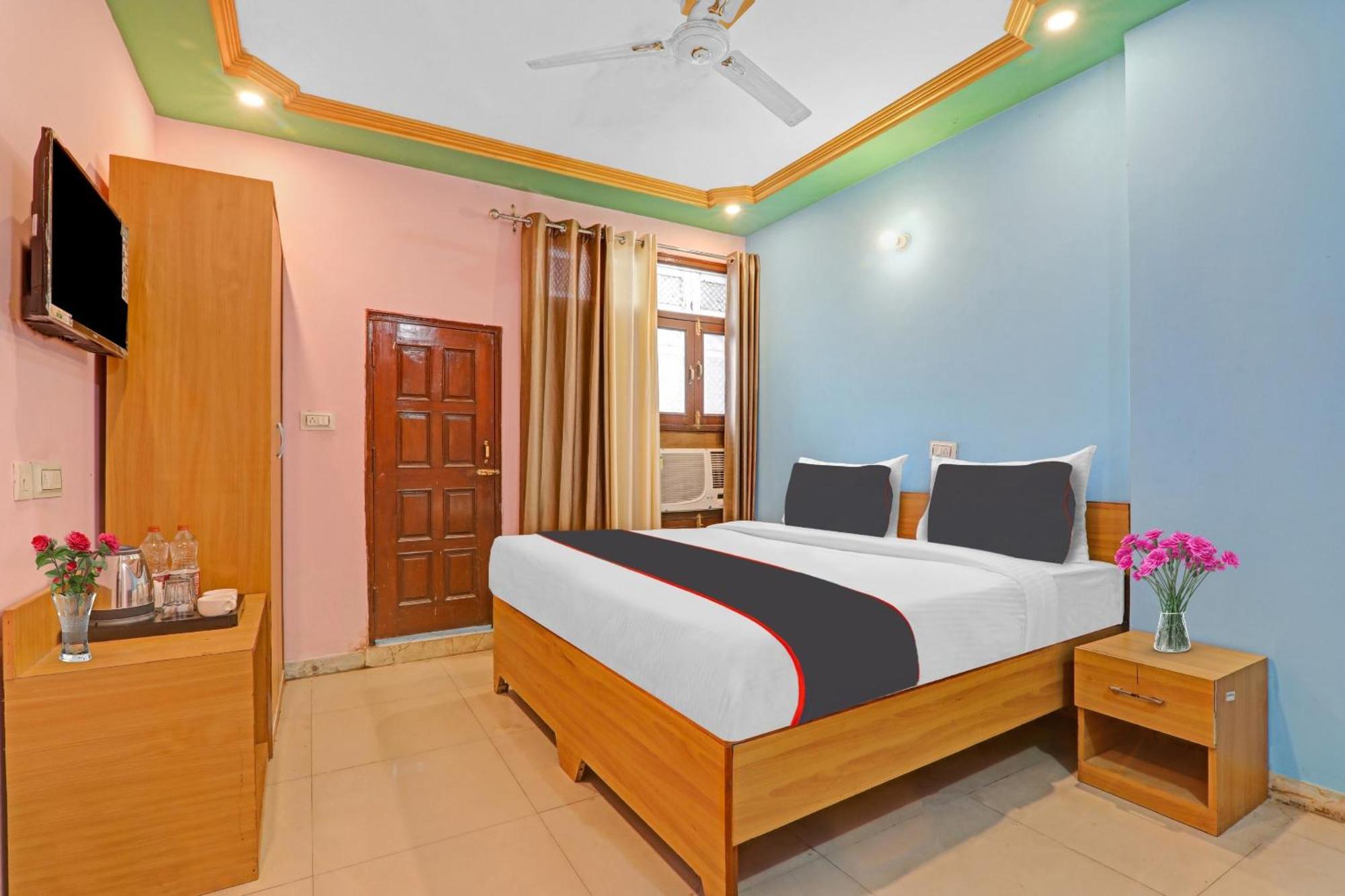 Hotel Collection O Premier Near Hazratganj à Lucknow Extérieur photo